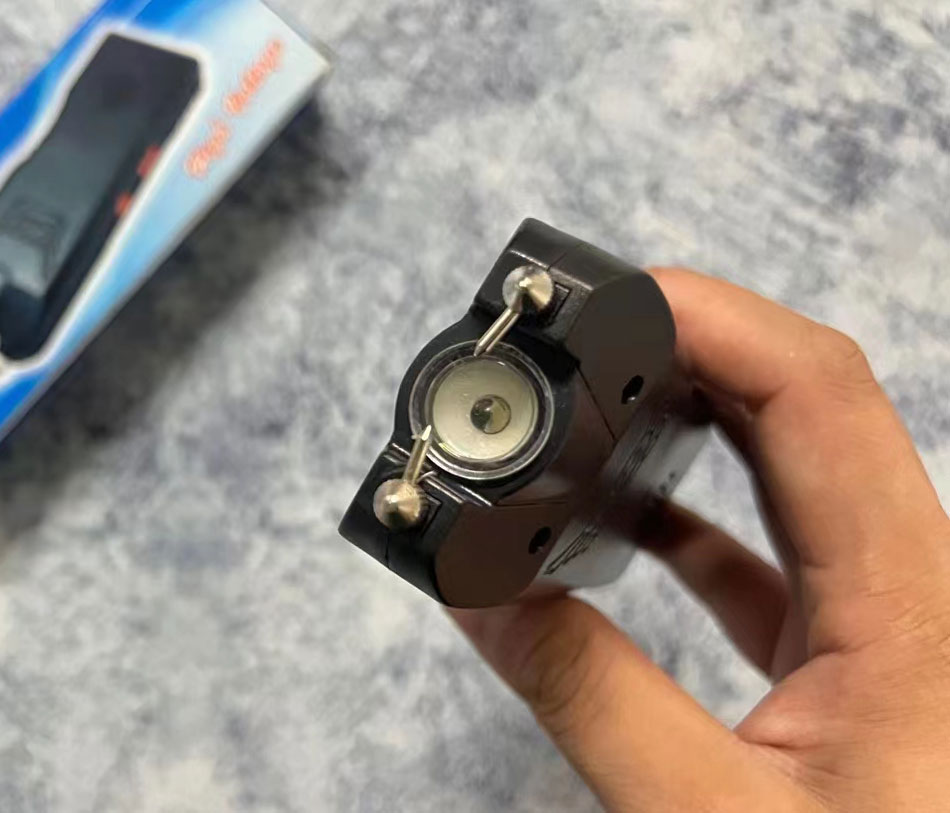 704高压电击棒