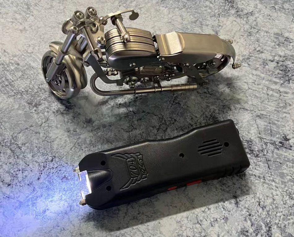 704高压电击棒